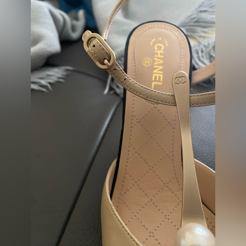 Chanel Black and Tan T-Strap Shoes w/Round Grosgrain Cap Toes and Pearl - Picture 9 of 14